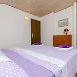 Natasa Apartman *
